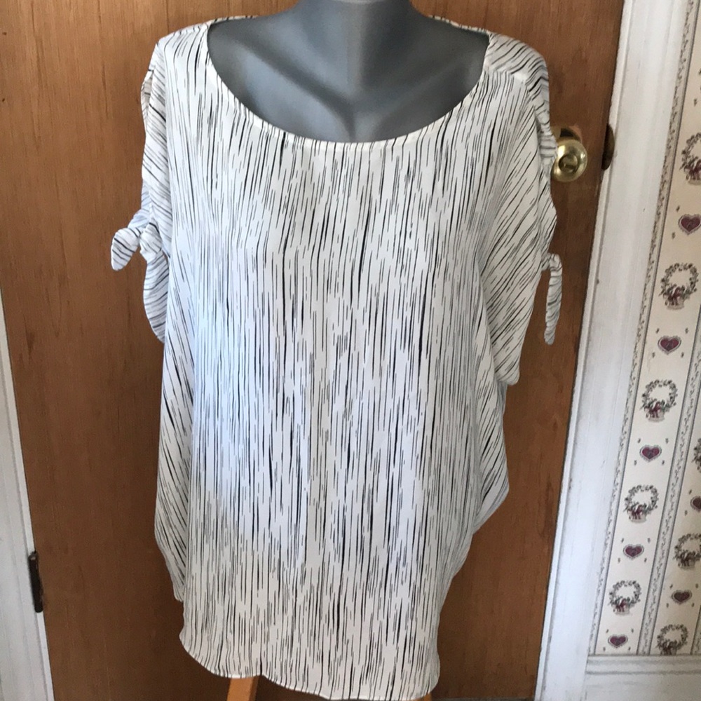 Woman’s dress blouse from Apt 9